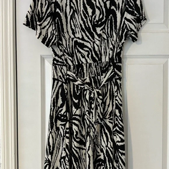 Black and White Zebra Print Dress - Picture 2 of 2